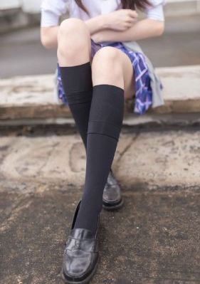 哭泣少女乐队_JVID性感写真